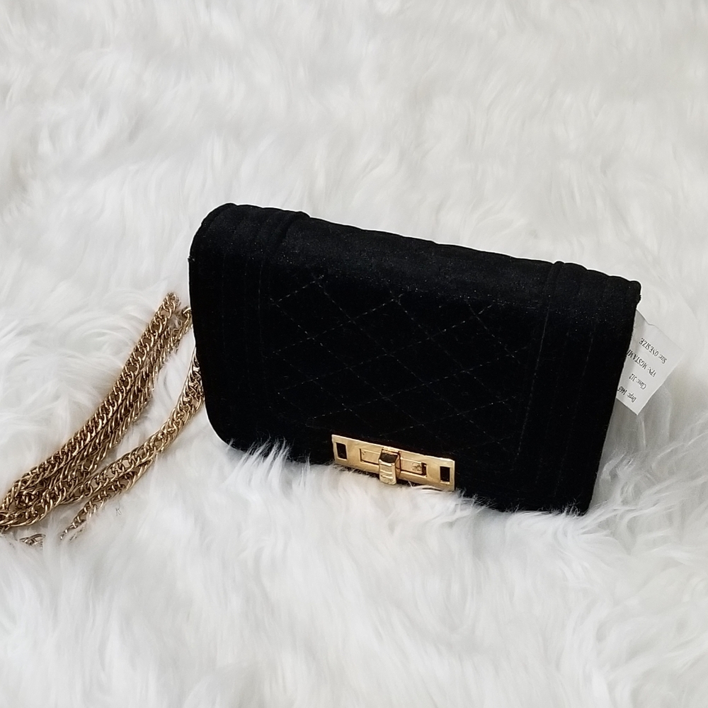 Black Velvet shell purse w/Gold chain strap/detail
